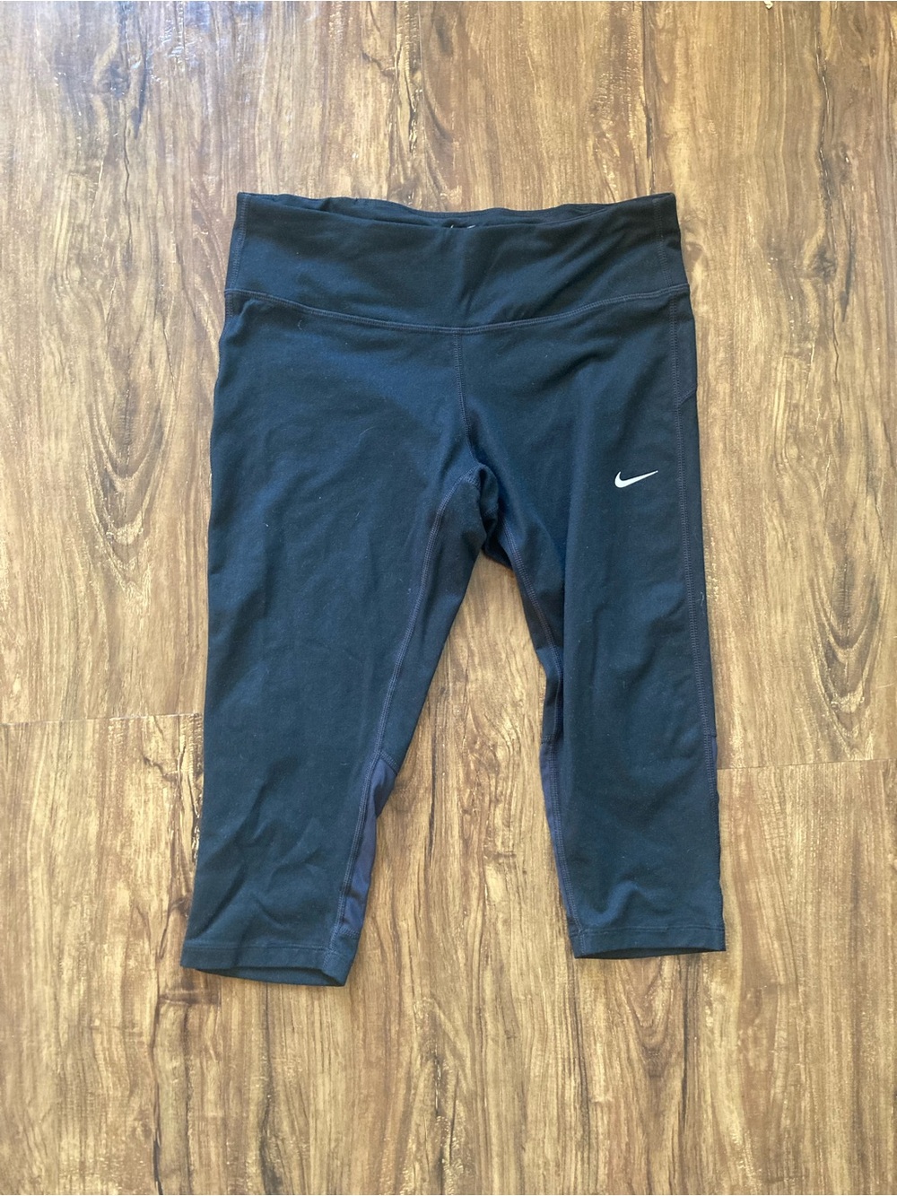 Nike Black Cropped Women's Athletic Leggings with White Swoosh Size Medium